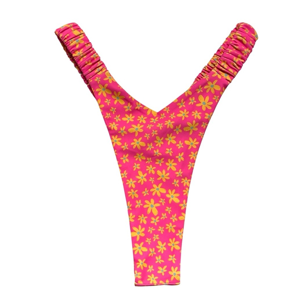 🌼 NWT Kulani Kinis Y Cheeky Bikini Bottoms – Pink Daisy – Medium